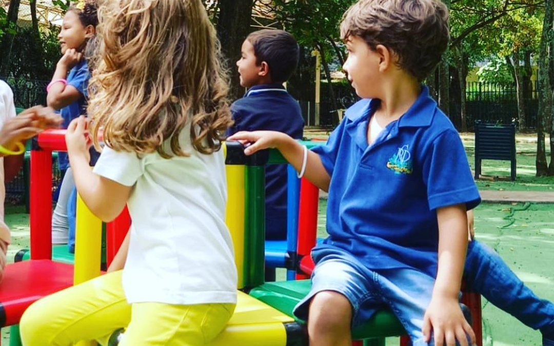 Comunidade que Educa: Escola, Famílias e Alunos em Parceria